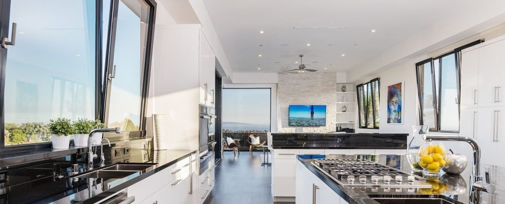 tilt-ands-turn-green