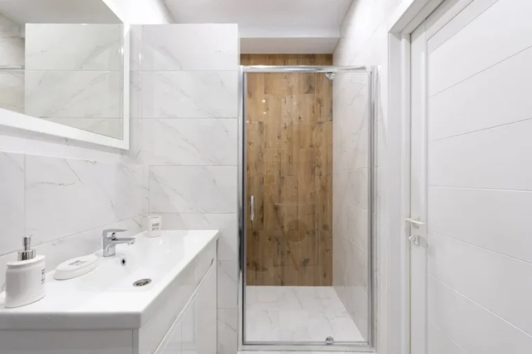 Pivot shower door