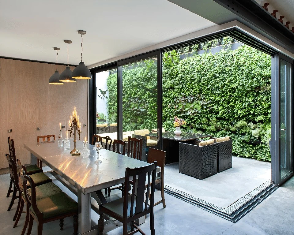 PAs-black-aluminium-sliding-doors